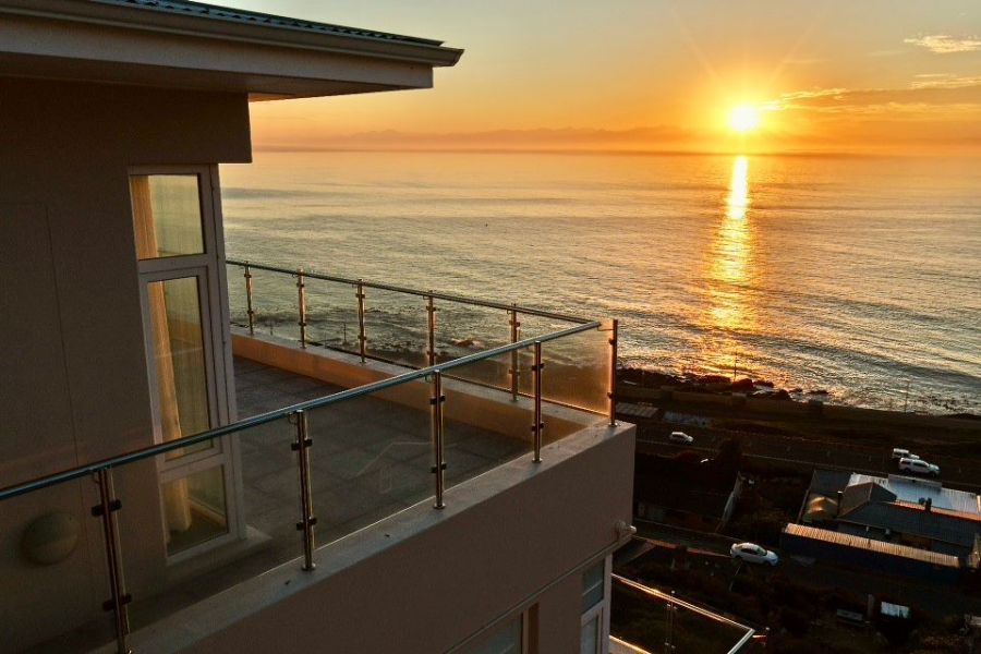 7 Bedroom Property for Sale in Cairnside Western Cape
